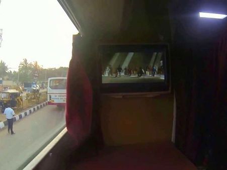 వారం కాలేదు...అప్పుడే పైరసీ డీవీడీ షో ...ప్రెవేట్ ట్రావెల్స్ బస్సులో