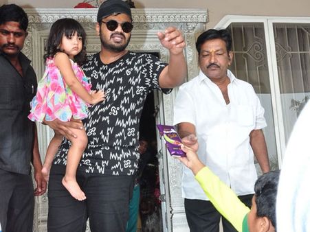 హడావుడి మామూలుగా లేదుగా: మంచు మనోజ్ బర్త్ డే సెలబ్రేషన్స్ (ఫోటోస్)