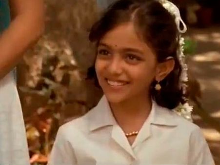 ఎంత ముద్దొస్తుందో...! (నిత్య మీనన్ చిన్ననాటి వీడియో)