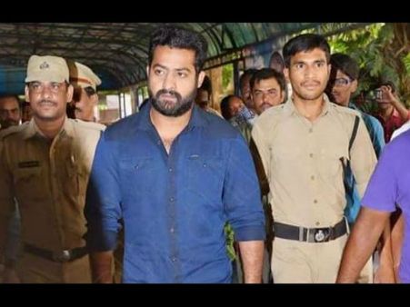 పాతొక రోత... కొత్తొక వింత: ఎన్టీఆర్ డిసైడ్ అయ్యాడా? (ఫోటోస్)