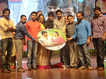 మెగా యంగ్ హీరోలంతా వచ్చి లాంచ్ చేసారు (‘ఒక మనసు’ఆడియో)