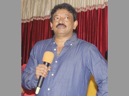 ఫస్ట్ టైం... రామ్ గోపాల్ వర్మ క్షమాపణ చెప్పాడు, ఎవరికి?