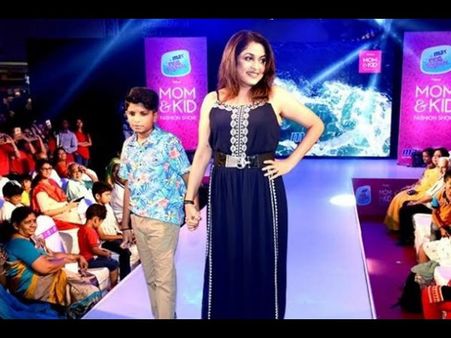 కొడుకుతో కలిసి ర్యాంప్ వాక్ చేసిన రమ్యకృష్ణ (ఫోటోస్)