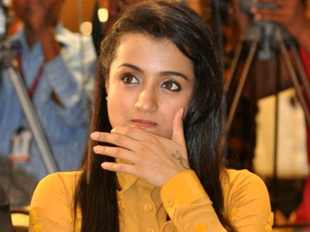 త్రిష ఎందుకింత లేట్ చేసింది? చేజేతులా కెరీర్ కష్టాల్లోకి....