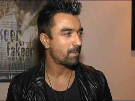 సెక్స్ కావాలంటూ బూతు సందేశాలు: ‘దూకుడు’ యాక్టర్‌పై కేసు (సాక్ష్యాలివే..)