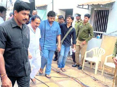 'ఖైదీ నంబర్ 150' గా చిరంజీవి, లీకెడ్ డైలాగు కేక