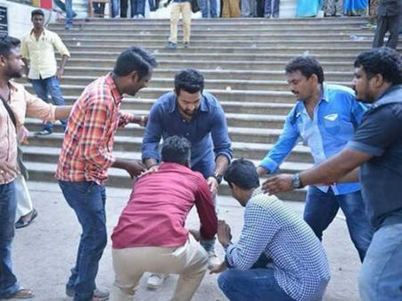 ఎన్టీఆర్ పై చెన్నై లో ఉప్పొంగిన అభిమానం : మూడు కిలో మీటర్ల మేర స్తంబించిన ట్రాఫిక్