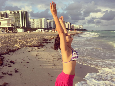 సోనారికా బాటలో చిన్నారి పెళ్ళికూతురు: బికినీ లో దర్శనమిచ్చిన నేహా...