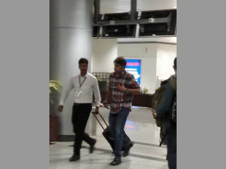 పవన్ కళ్యాణ్ లేటెస్ట్ ఫోటో: కొద్దిగా ఒళ్లు చేసినట్లున్నాడే