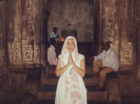 ఇండస్ట్రీని వీడి పాపం ఇలా అయింది: శివుడికి తానే జన్మనిచ్చానంటోంది (ఫోటోస్)