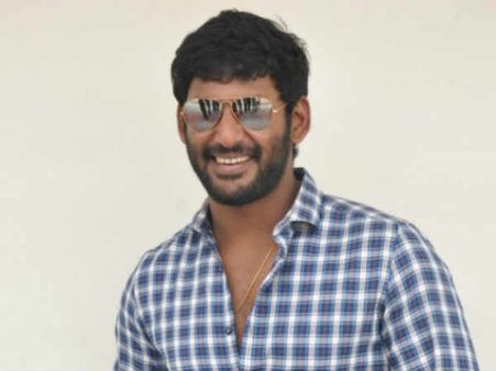 తెలుగు సినిమా చేయకపోతే నువ్వు ఈడియట్ వే: అని వాళ్ళమ్మ తిట్టిందట