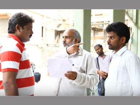 స‌రిహ‌ద్దు దాటిన ప్రేమ‌క‌థే 