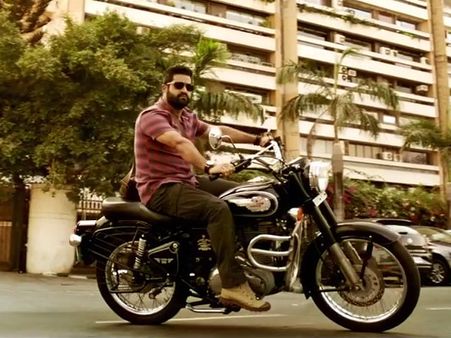 బట్ ఫర్ ఎ ఛేంజ్...అంటూ 'జనతాగ్యారేజ్' టీజర్ వచ్చేసింది..