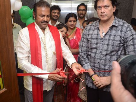 మంచు లక్ష్మి భర్త...నెల జీతం మొత్తం పిండేస్తాడా ఏంటి? (ఫోటోలు)