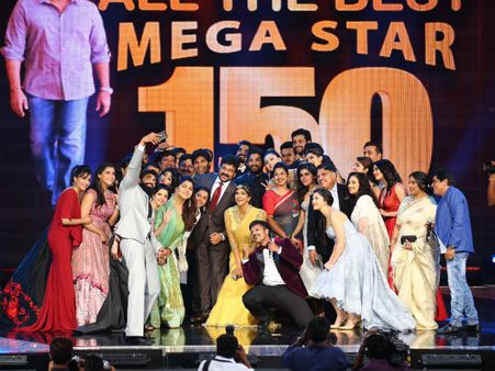 సైమా లో చిరుతో 'మెగా' సెల్ఫీ, సుహాసిని పాట, అలీ కామెడీ...(ఫొటోలు,వీడియోలు)