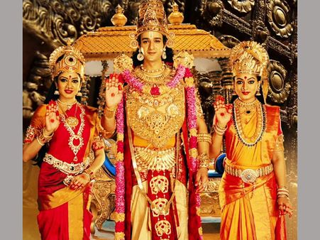 నాగ్-రాఘవేంద్రరావు మూవీ: స్వామి వారిని పరిచయం చేసారు.. (ఫోటోస్)