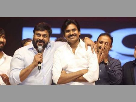 ఎందుకు ఎదగనిస్తారు? దెబ్బలు, అవమానాలు: చిరంజీవి గురించి పవన్!