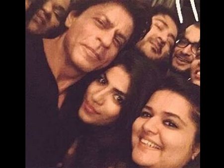 బర్త్ డే పార్టీ: స్టార్స్ అంతా ఫుల్లుగా ఎంజాయ్ చేసారు (ఫోటోస్)