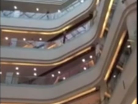 టికెట్లు దొరకలేదు: రజనీకాంత్ అభిమాని ఆత్మహత్య? (వీడియో)