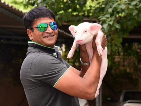 పంది పిల్లపై 5 కోట్లా? రవిబాబు నుండి మరో వింత చిత్రం