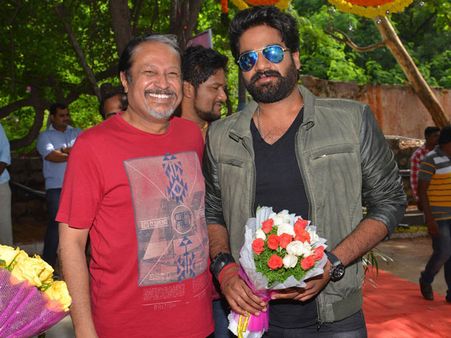 పవన్‌‌కి ‘తీన్‌మార్’ఇచ్చి మాయం: మంత్రి గంటా కొడుకు హీరోగా... (ఫోటోలు)