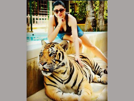 వెకేషన్: ఫుల్లుగా ఎంజాయ్ చేసిన హీరోయిన్... (ఫోటోలు, వీడియోలు)