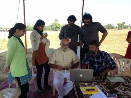 షూటింగ్ బ్రేక్ ..క్రికెట్ ఆటలో బిజీగా ‘బాహుబలి’ టీమ్ (వీడియో)