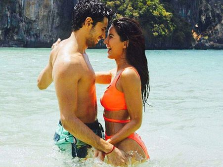 బార్ బార్ దేఖో అంటూ.. కత్రినా హాట్‌హాట్‌గా అదరగొట్టింది (ట్రైలర్)