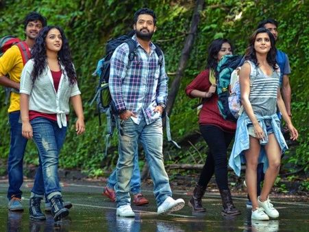 ‘జనతా గ్యారేజ్’ టికెట్స్: ఎన్టీఆర్ ఫ్యాన్స్ వేలం వెర్రి...!