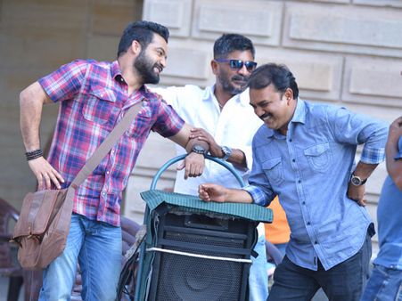 ‘జనతా గ్యారేజ్’ చిత్రాన్ని కేవలం ఒక సినిమాగా చూడొద్దు: ఎన్టీఆర్ (వర్కింగ్ స్టిల్స్)