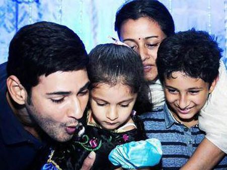 పుట్టిన రోజున మహేష్ ఎక్కడ,ఎలా గడిపాడో తెలిస్తే ఆశ్చర్యపోతారు