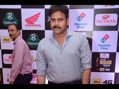 ద మాంక్ హూ సోల్డ్ హీజ్ బెంజ్: పవన్ నీకు సలాం.. కారెందుకు అమ్మాడూ అంటే...