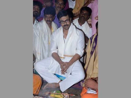 తొలి సినిమా నిర్మాత‌గా టెన్ష‌న్ ఉంది: చిరు 150వపై రామ్ చరణ్