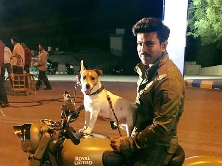 రామ్‌ చ‌ర‌ణ్ నువ్వు కేక, రిలీజ్ డేట్ కూడా ఇచ్చారు (ఫోటోస్)