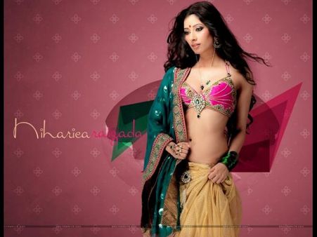 బికినీలో రెచ్చిపోయి మరీ... సావిత్రి పేరుతో ఇంత బూతు సినిమానా..?