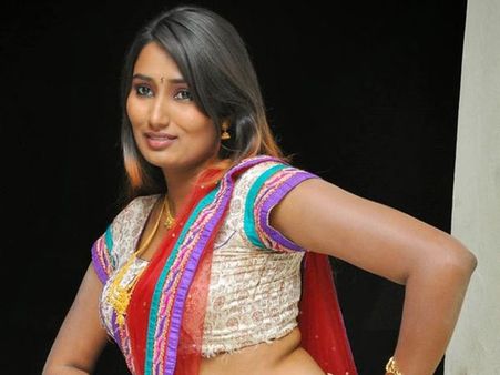 ఔను..! నేను పోర్న్ స్టార్ అయితే ఏంటి? శృతీహసన్ చేస్తున్నదే ...నేనూ చేస్తున్నా... :స్వాతినాయుడు