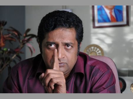 కావేరీ వివాదం: ప్రకాశ్ రాజ్ లా తమిళ హీరోలు ఆలోచించరా..??