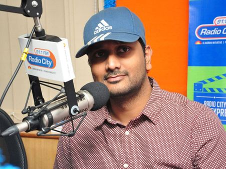 జో అచ్యుతానంద..! ఏమిటీ ట్విస్టూ...! అవసరాల అక్షరాలా ఆడేసుకుంటున్నాడు