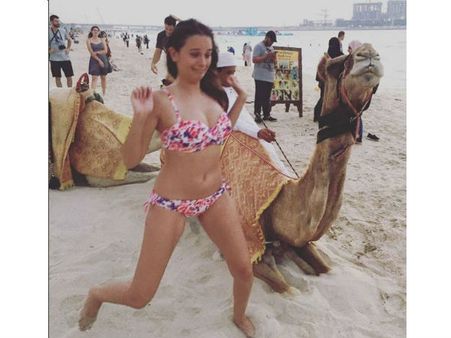 అది చూసి భయంతో బికినీలో లగెత్తిన హీరోయిన్ (హాట్ ఫోటోస్)