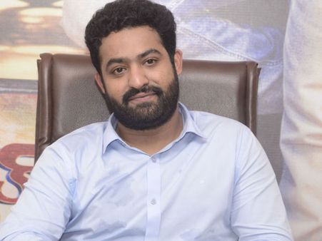 సినిమావాళ్లు, ఫ్యాన్స్ మాత్రమే కాకుండా వీళ్లు కూడా ఎన్టీఆర్ గురించే...