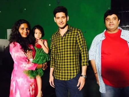 దేముడా... త్రివిక్రమ్ చెప్తే, బస్ టిక్కెట్లు కొనమంటున్న మహేష్