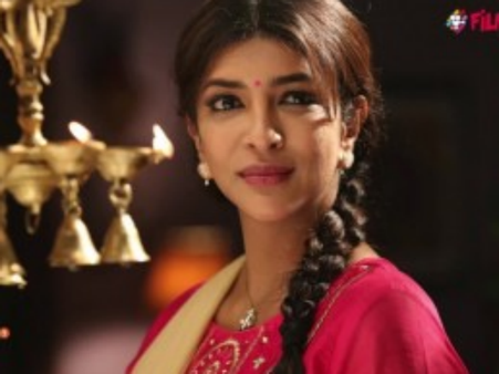 లక్ష్మీ బాంబులో మంచు లక్ష్మి ప్రసన్న పవర్