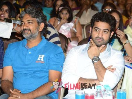 ఒకే గదిలో ఉన్నాం, అది గుర్తొస్తే తారక్ ను తిట్టుకుంటా: రాజమౌళి