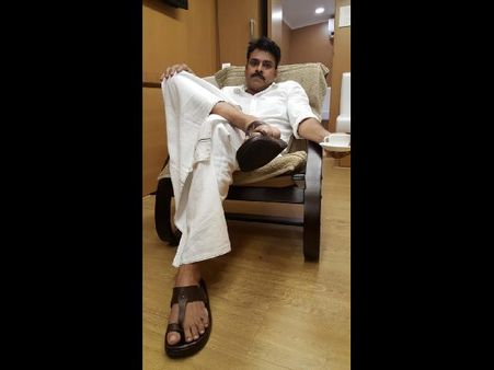 వర్షం దెబ్బకే ఆగిన పవన్, ఈ రోజు నుంచే మొదలెట్టాడు...ఇక రచ్చే