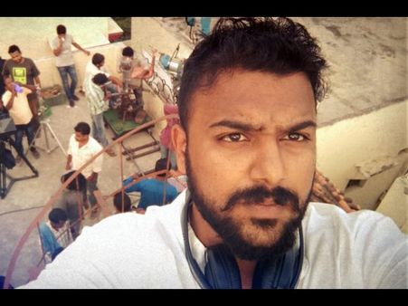 50 రోజులు ఆగి...ఇప్పుడు ఇండస్ట్రీ జనాలను ఉతికి ఆరేసిన .. 'పెళ్లి చూపులు' డైరక్టర్