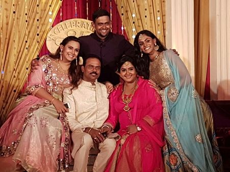 అప్పట్లో ఆమె పేరు వింటే మదిలో మన్మధ పూజే! (ఇపుడు 25వ వెడ్డింగ్ యానివర్సరీలో ఇలా)