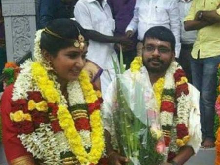 టీవీ యాంకర్ ని పెళ్లాడిన డైరక్టర్, నాగ్ సినిమాకు పనిచేసాడు