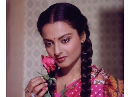 సీనియర్ నటి రేఖ ఆత్మకథ: చెప్పు దెబ్బలు, ఎన్నో చీకటి కోణాలు....