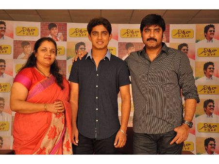 మాకు బ్యాగ్రౌండ్ లేదన్న శ్రీకాంత్, ఊహ కళ్లలో నీళ్లు (నిర్మలా కాన్వెంట్ ప్రెస్ మీట్)