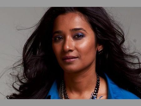 హీరోయిన్ పట్ల టీవీ చానల్‌లో నీచంగా... క్షమాపణ చెప్పిన యాజమాన్యం!